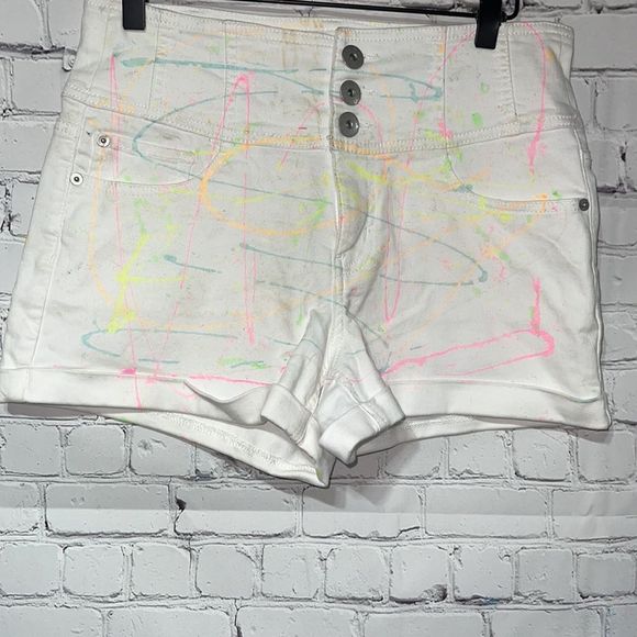 No Boundaries Pants - Vintage Look 80’s High Waisted White Shorts Neon Graffiti Jr Size 11